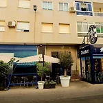аcogedor De Dos En شقة *