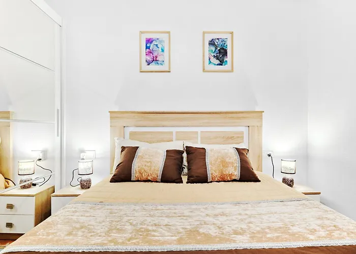 аcogedor De Dos En Torrevieja